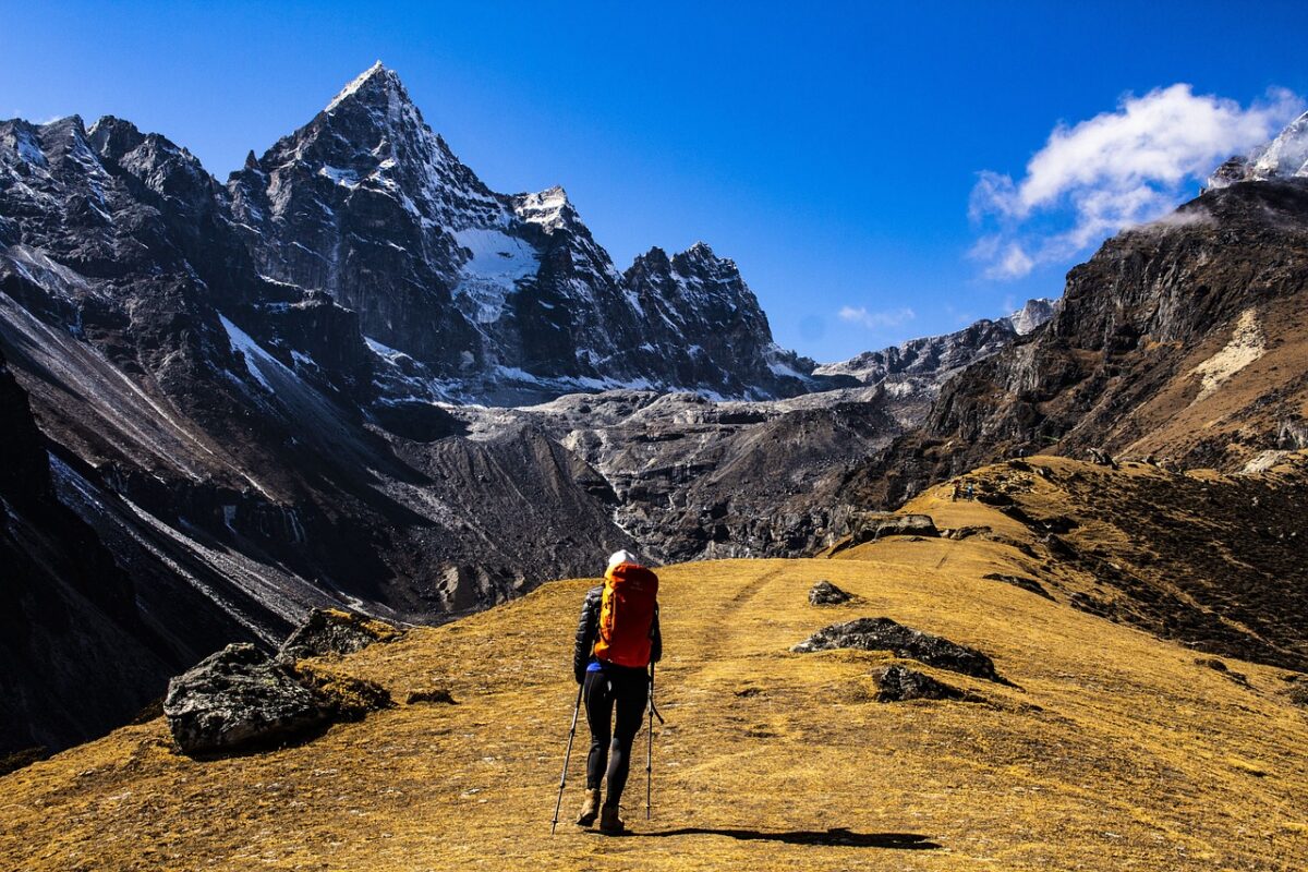 mount everest, mountains, trekking-6395759.jpg